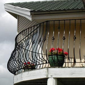 Balkonräcke smide med bukstavar